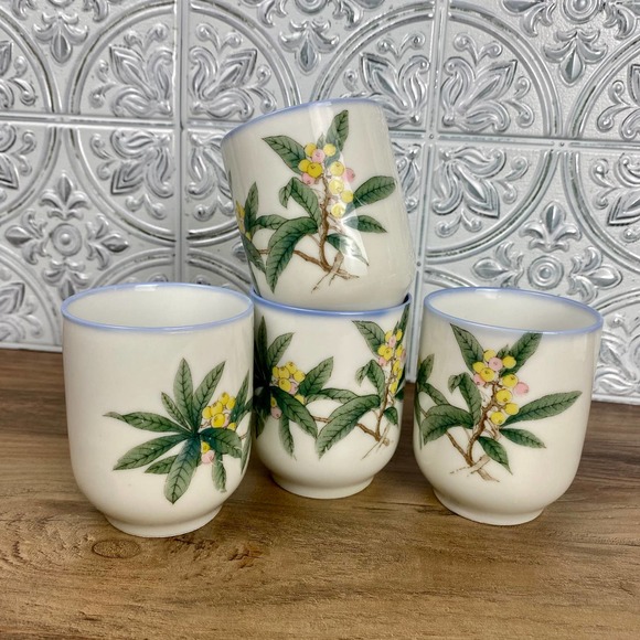 Vintage Japanese Tea Cups, Set of 4, Asian Floral, Saki Cups, Handleless Mugs - Picture 2 of 10